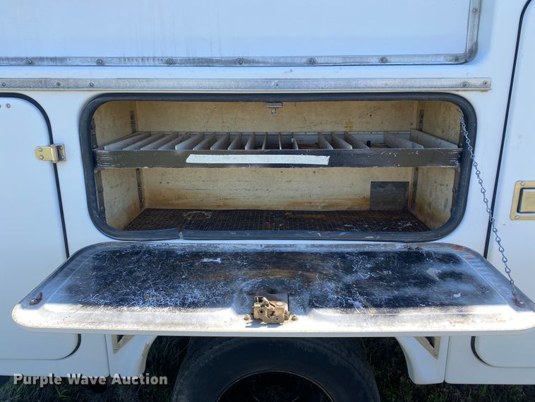 image for item DL7166 2000 Ford F350 Super Duty  utility bed pickup truck