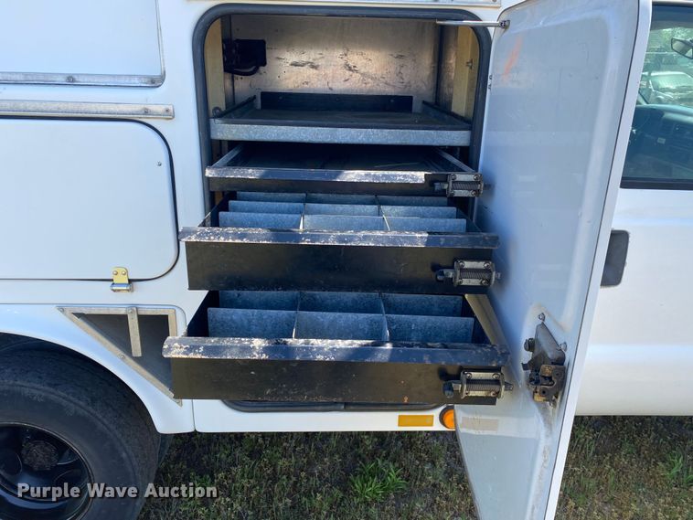 image for item DL7166 2000 Ford F350 Super Duty  utility bed pickup truck