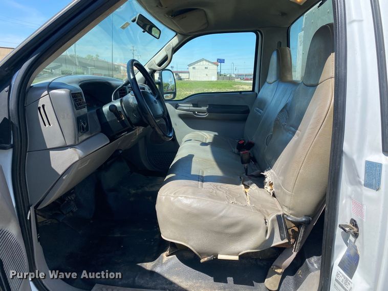 image for item DL7166 2000 Ford F350 Super Duty  utility bed pickup truck