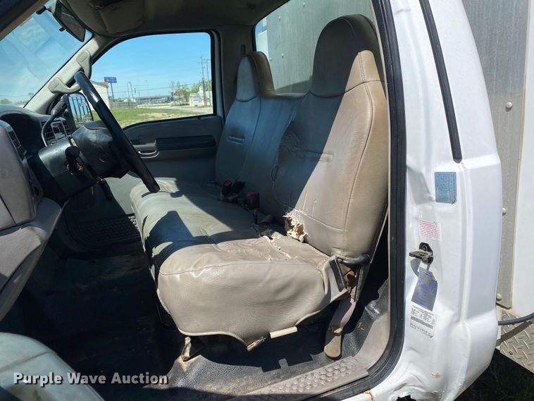 image for item DL7166 2000 Ford F350 Super Duty  utility bed pickup truck