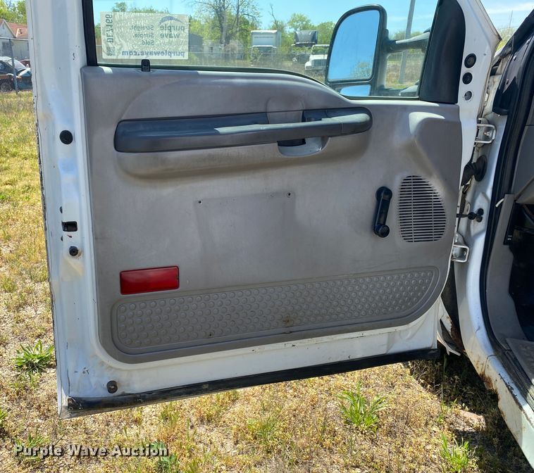 image for item DL7166 2000 Ford F350 Super Duty  utility bed pickup truck