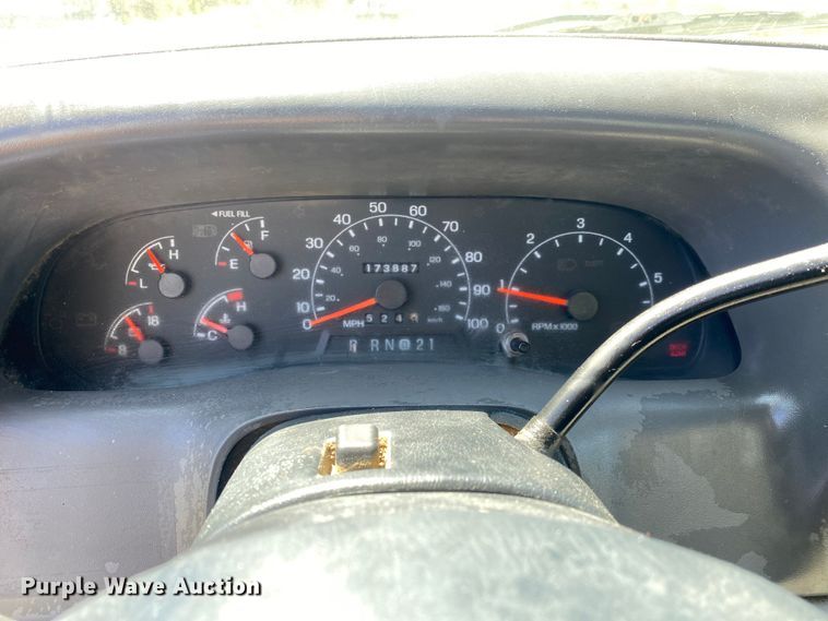 image for item DL7166 2000 Ford F350 Super Duty  utility bed pickup truck