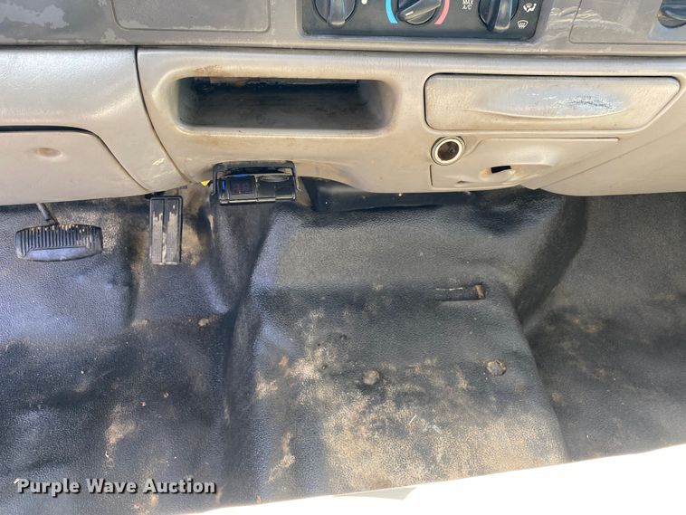 image for item DL7166 2000 Ford F350 Super Duty  utility bed pickup truck