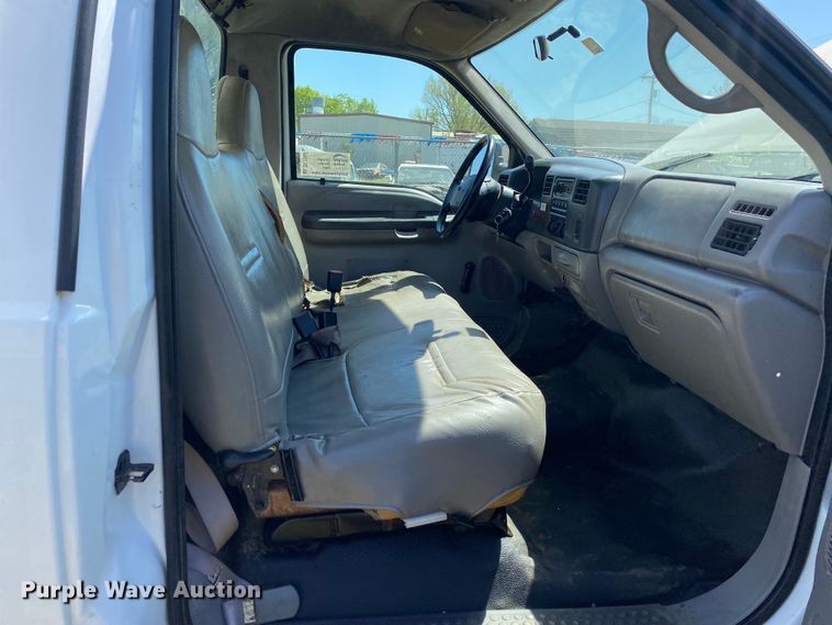 image for item DL7166 2000 Ford F350 Super Duty  utility bed pickup truck