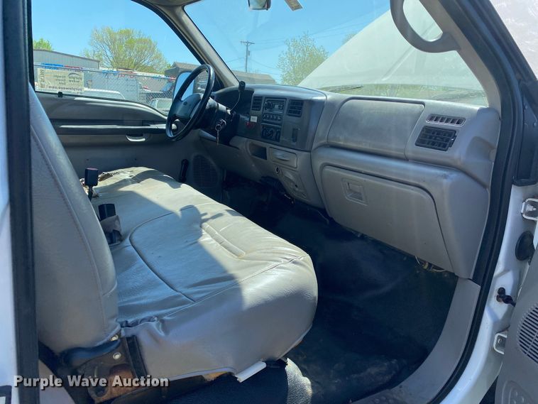 image for item DL7166 2000 Ford F350 Super Duty  utility bed pickup truck