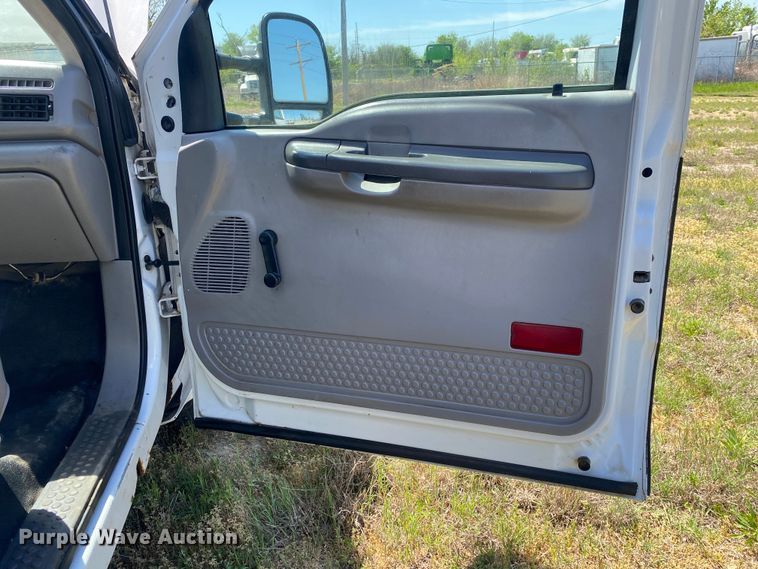 image for item DL7166 2000 Ford F350 Super Duty  utility bed pickup truck