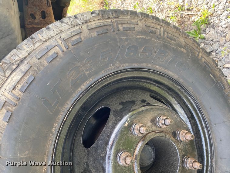 image for item DL7166 2000 Ford F350 Super Duty  utility bed pickup truck