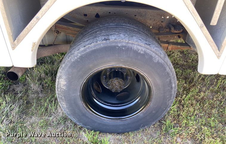 image for item DL7166 2000 Ford F350 Super Duty  utility bed pickup truck