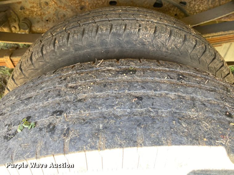 image for item DL7166 2000 Ford F350 Super Duty  utility bed pickup truck