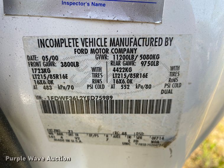 image for item DL7166 2000 Ford F350 Super Duty  utility bed pickup truck