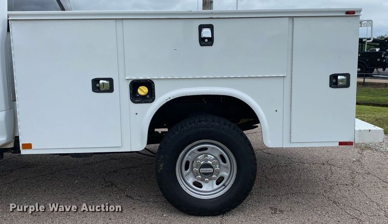 image for item DL7179 2018 Ford F250  Super Duty  SuperCab utility bed pickup truck