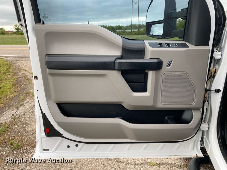 image for item DL7179 2018 Ford F250  Super Duty  SuperCab utility bed pickup truck