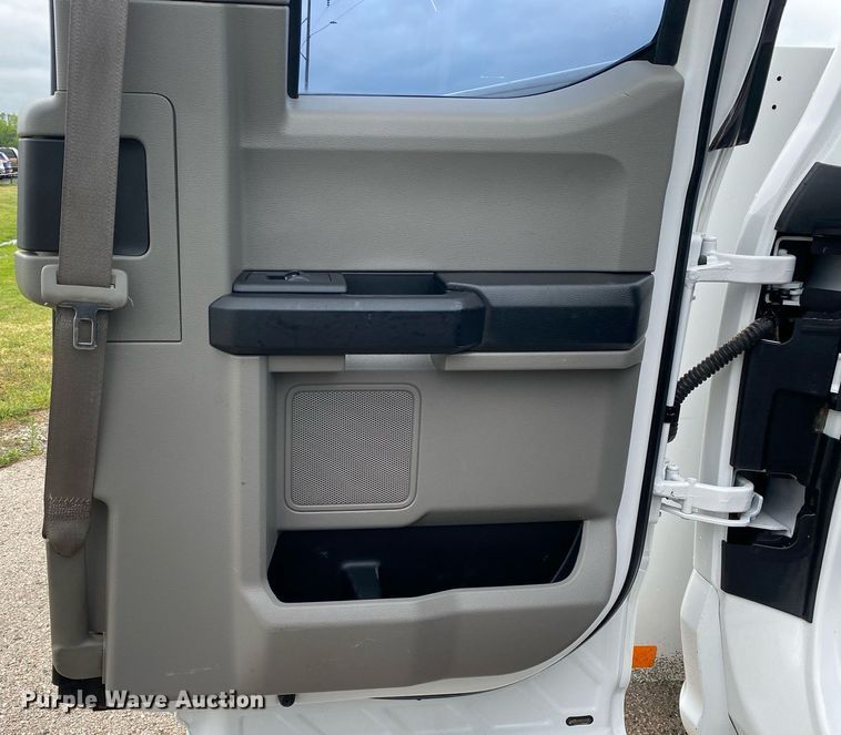 image for item DL7179 2018 Ford F250  Super Duty  SuperCab utility bed pickup truck