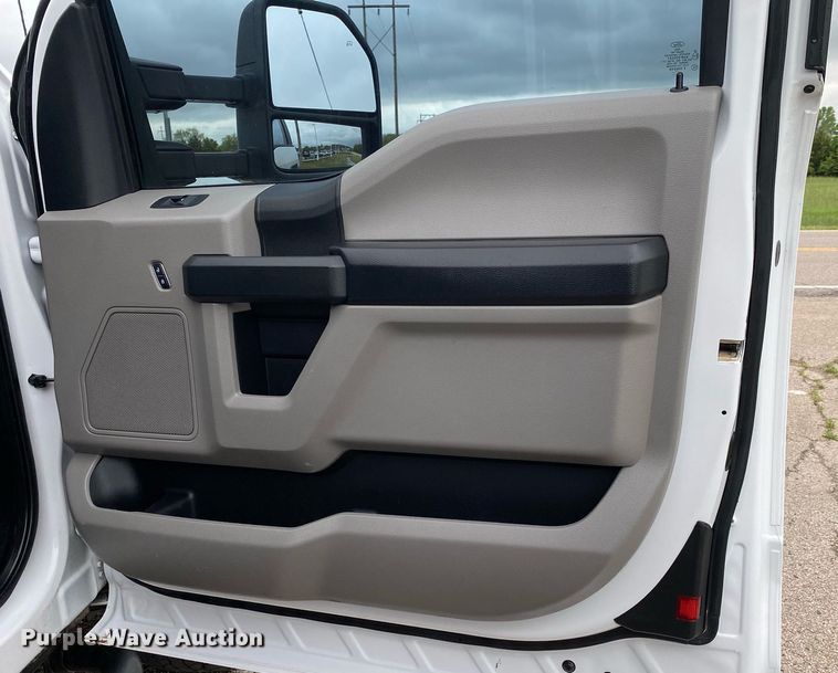 image for item DL7179 2018 Ford F250  Super Duty  SuperCab utility bed pickup truck