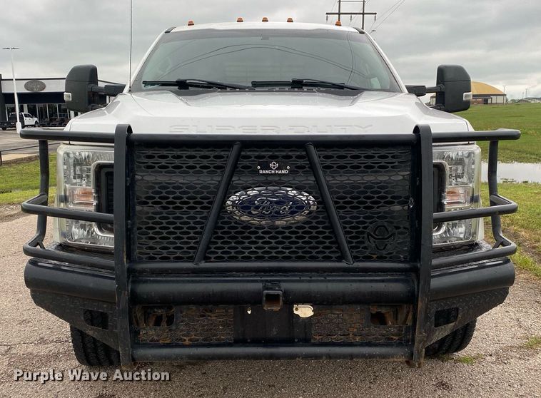 image for item DL7181 2017 Ford  F350 Super Duty  Crew Cab utility bed pickup truck