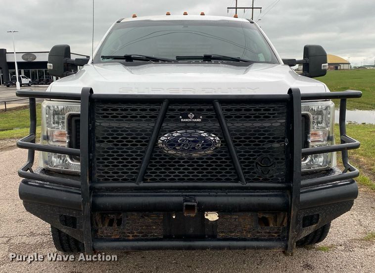 image for item DL7181 2017 Ford  F350 Super Duty  Crew Cab utility bed pickup truck