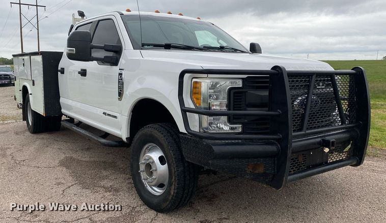 image for item DL7181 2017 Ford  F350 Super Duty  Crew Cab utility bed pickup truck