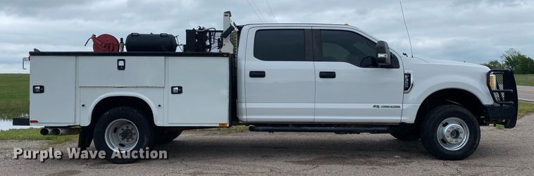 image for item DL7181 2017 Ford  F350 Super Duty  Crew Cab utility bed pickup truck