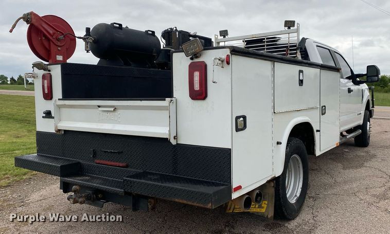 image for item DL7181 2017 Ford  F350 Super Duty  Crew Cab utility bed pickup truck