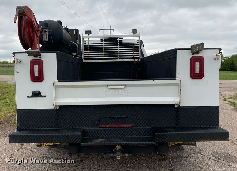 image for item DL7181 2017 Ford  F350 Super Duty  Crew Cab utility bed pickup truck