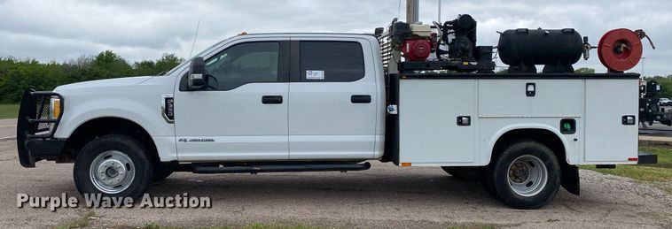 image for item DL7181 2017 Ford  F350 Super Duty  Crew Cab utility bed pickup truck