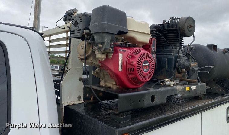 image for item DL7181 2017 Ford  F350 Super Duty  Crew Cab utility bed pickup truck