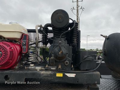 image for item DL7181 2017 Ford  F350 Super Duty  Crew Cab utility bed pickup truck