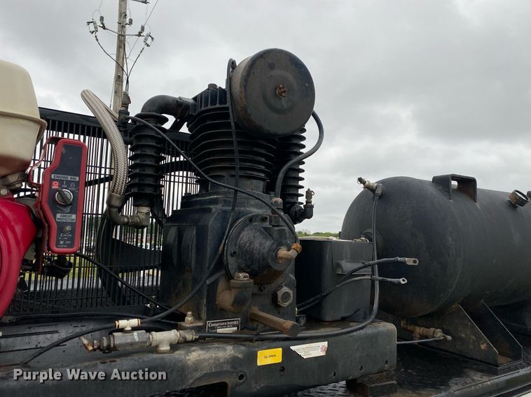 image for item DL7181 2017 Ford  F350 Super Duty  Crew Cab utility bed pickup truck