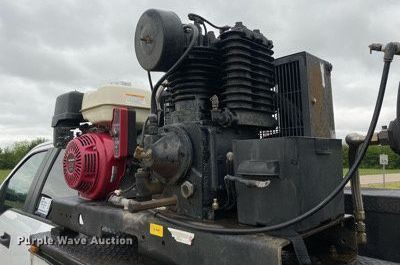 image for item DL7181 2017 Ford  F350 Super Duty  Crew Cab utility bed pickup truck