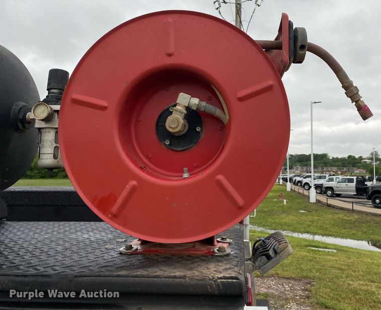 image for item DL7181 2017 Ford  F350 Super Duty  Crew Cab utility bed pickup truck