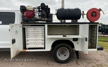 image for item DL7181 2017 Ford  F350 Super Duty  Crew Cab utility bed pickup truck