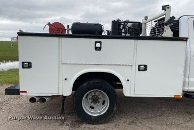 image for item DL7181 2017 Ford  F350 Super Duty  Crew Cab utility bed pickup truck