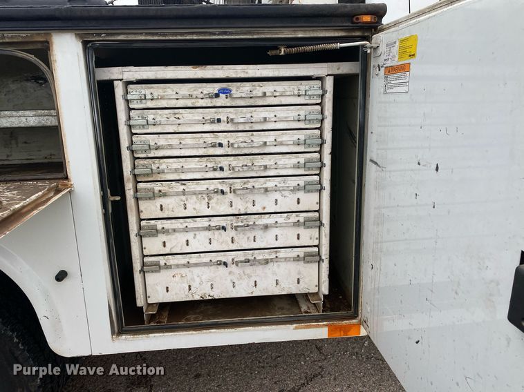 image for item DL7181 2017 Ford  F350 Super Duty  Crew Cab utility bed pickup truck