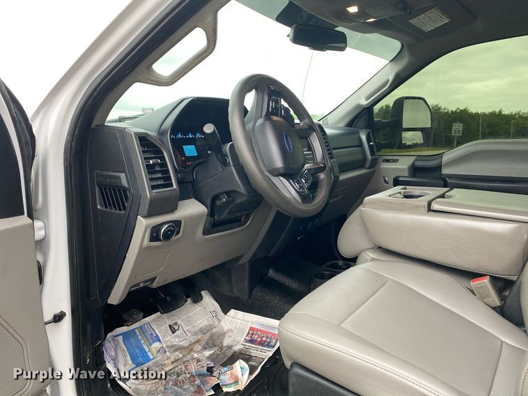 image for item DL7181 2017 Ford  F350 Super Duty  Crew Cab utility bed pickup truck