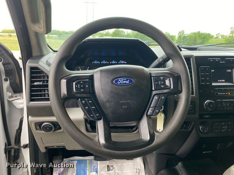 image for item DL7181 2017 Ford  F350 Super Duty  Crew Cab utility bed pickup truck