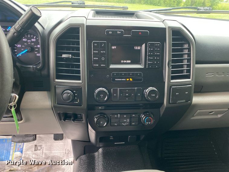 image for item DL7181 2017 Ford  F350 Super Duty  Crew Cab utility bed pickup truck