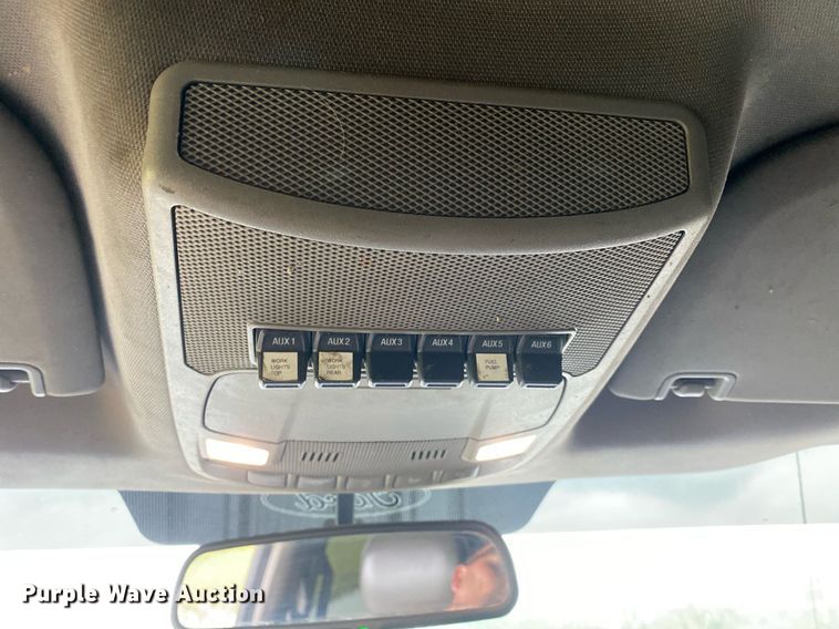 image for item DL7181 2017 Ford  F350 Super Duty  Crew Cab utility bed pickup truck