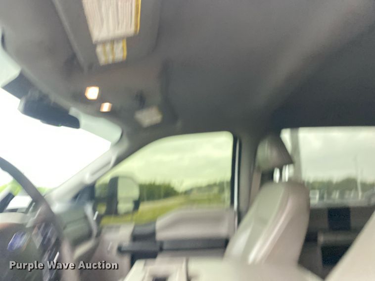 image for item DL7181 2017 Ford  F350 Super Duty  Crew Cab utility bed pickup truck