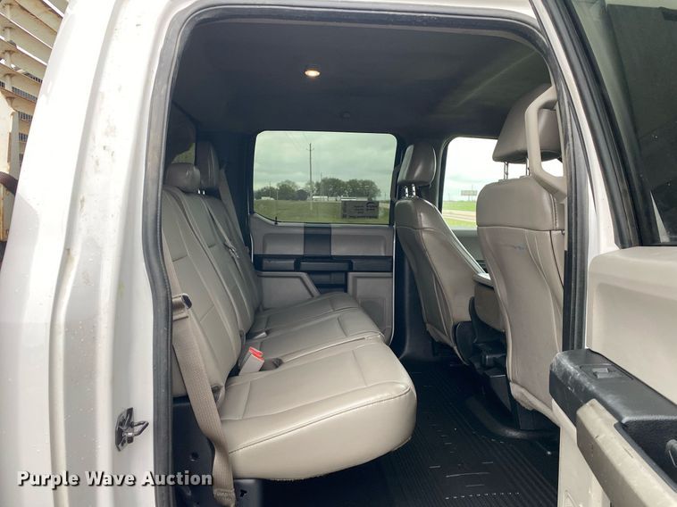 image for item DL7181 2017 Ford  F350 Super Duty  Crew Cab utility bed pickup truck