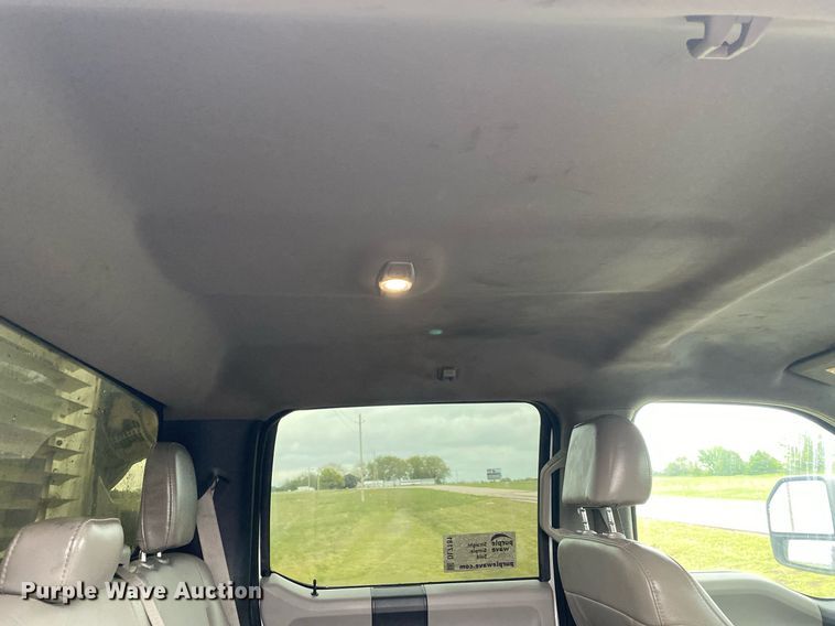 image for item DL7181 2017 Ford  F350 Super Duty  Crew Cab utility bed pickup truck