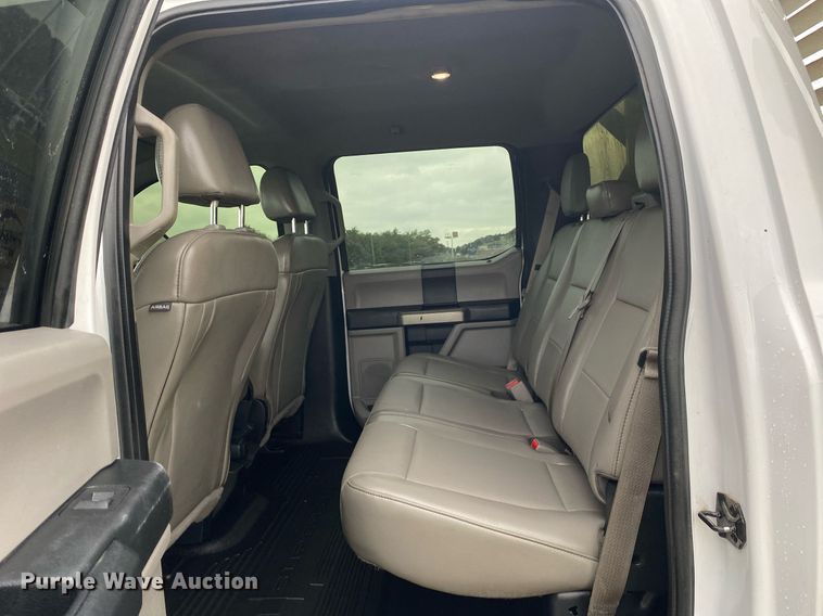 image for item DL7181 2017 Ford  F350 Super Duty  Crew Cab utility bed pickup truck