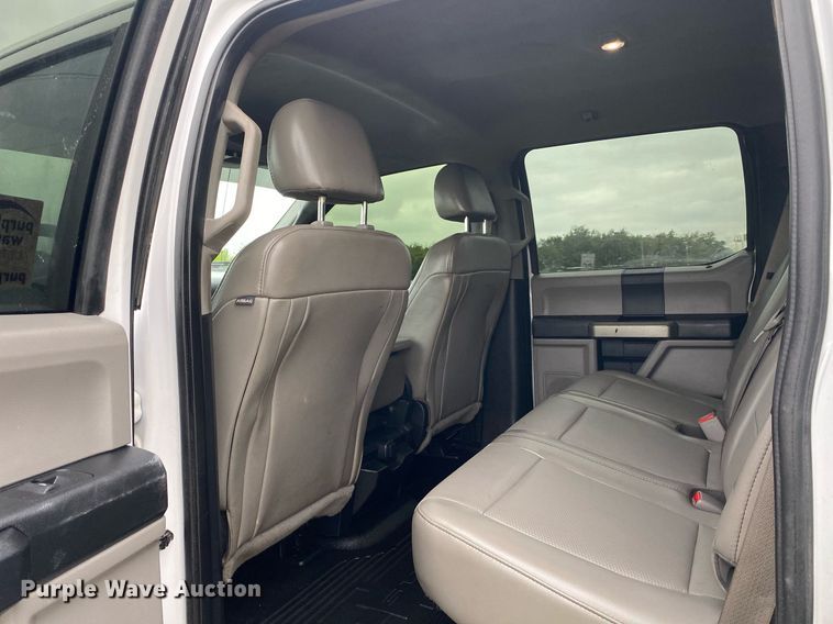 image for item DL7181 2017 Ford  F350 Super Duty  Crew Cab utility bed pickup truck