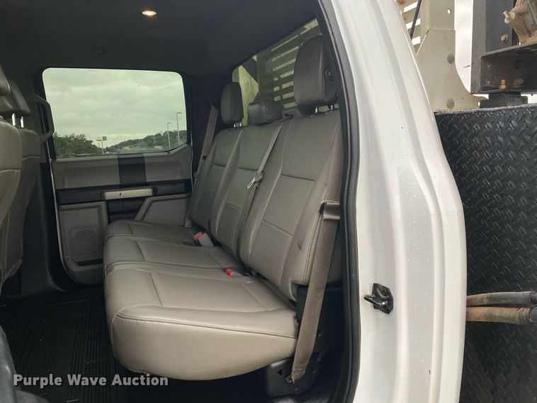 image for item DL7181 2017 Ford  F350 Super Duty  Crew Cab utility bed pickup truck