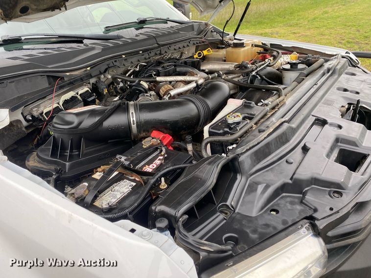 image for item DL7181 2017 Ford  F350 Super Duty  Crew Cab utility bed pickup truck