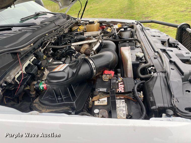 image for item DL7181 2017 Ford  F350 Super Duty  Crew Cab utility bed pickup truck