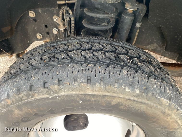 image for item DL7181 2017 Ford  F350 Super Duty  Crew Cab utility bed pickup truck