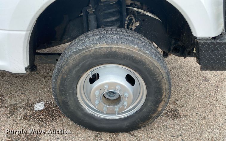 image for item DL7181 2017 Ford  F350 Super Duty  Crew Cab utility bed pickup truck