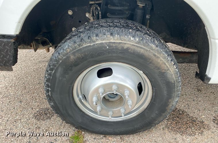 image for item DL7181 2017 Ford  F350 Super Duty  Crew Cab utility bed pickup truck