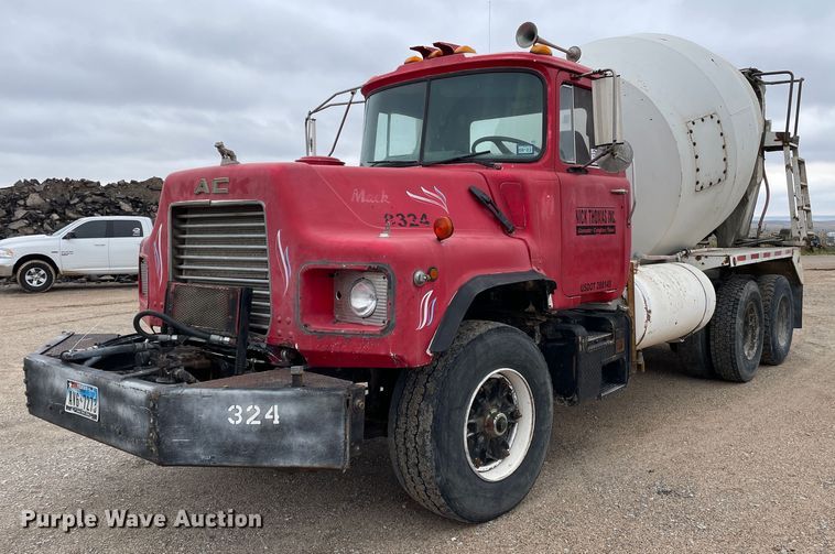 image for item DN4589 1991 Mack DM690S  ready mix truck