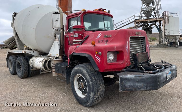 image for item DN4589 1991 Mack DM690S  ready mix truck